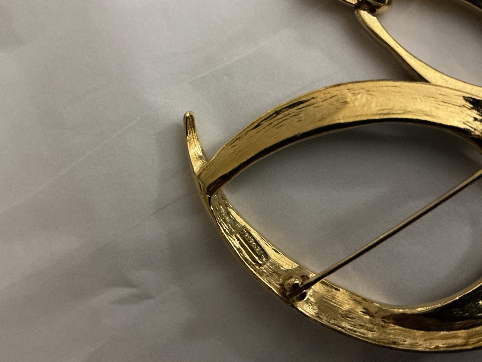 Vtg Trifari 2.5”Brooch 1.75”Earrings Set GoldT BlkCold Enamel Modernistic 1980s