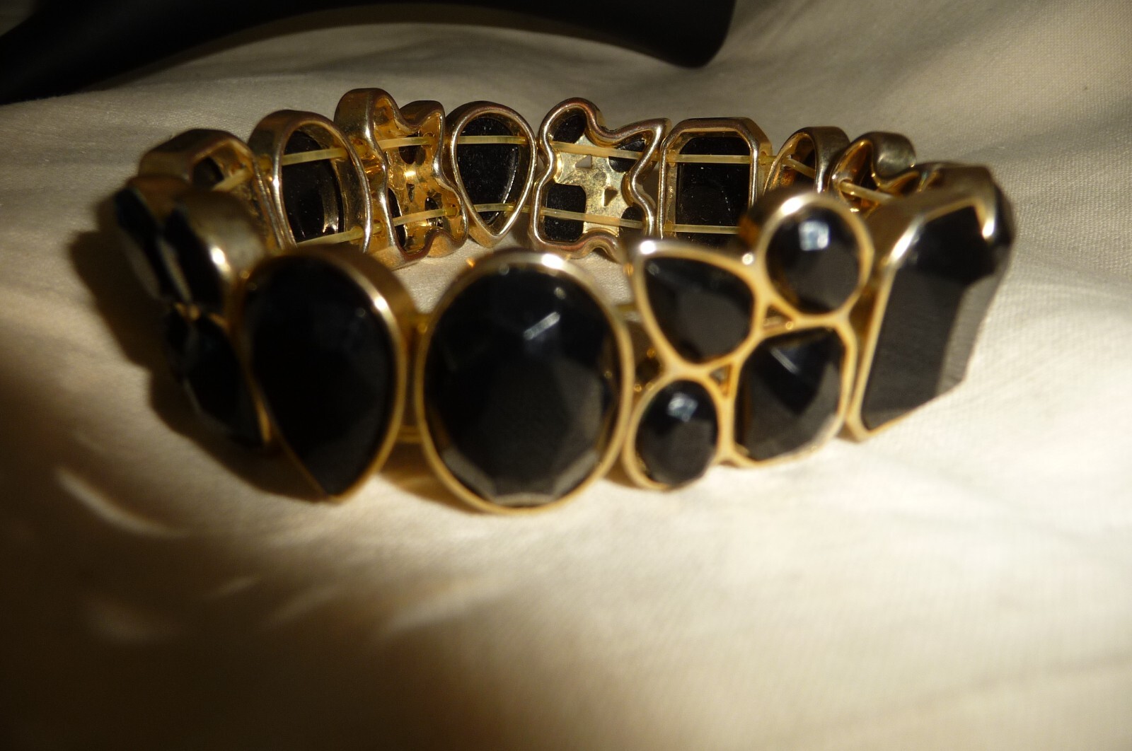 A#1/19X BRACELET GOLD TONE w BLACK STONES STRETCH “FOR WIDE WRIST ” 3/4″ W