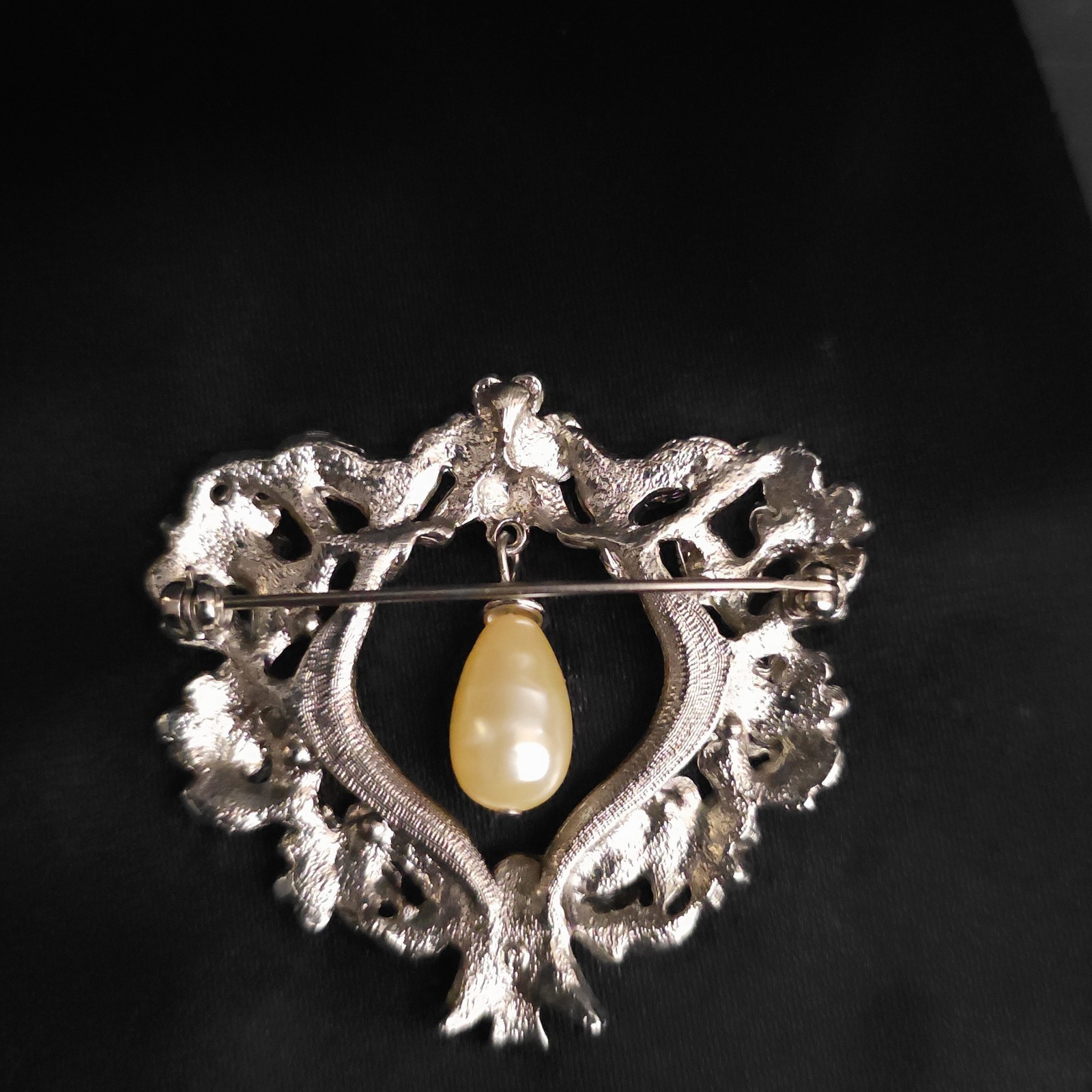 Vintage 1990s Teardrop Pearl Brooch Floral Heart Wreath Marcasite Victorian Goth