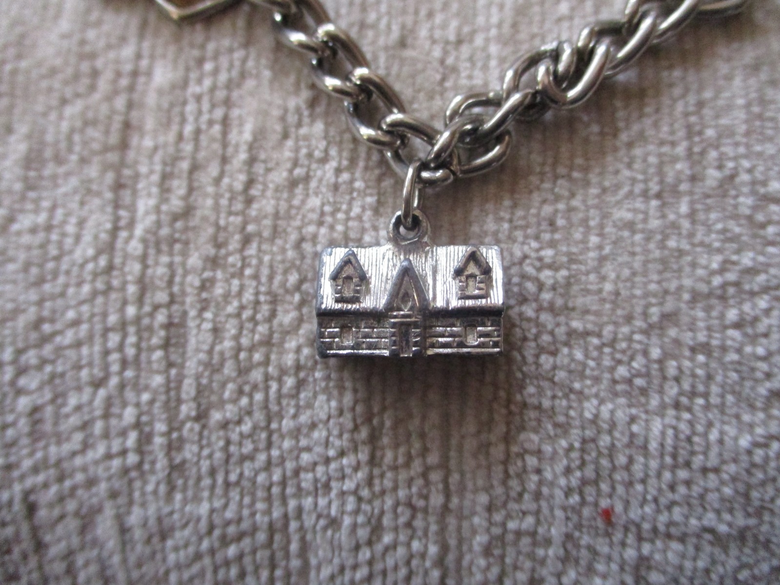 Vintage Silvertone Dangle Bracelet Wisconsin Seal and Buildings