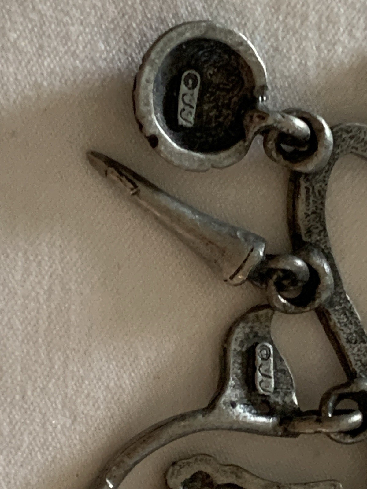 Jonette Jewelry (JJ) golf-themed brooch made of pewter or a similar alloy