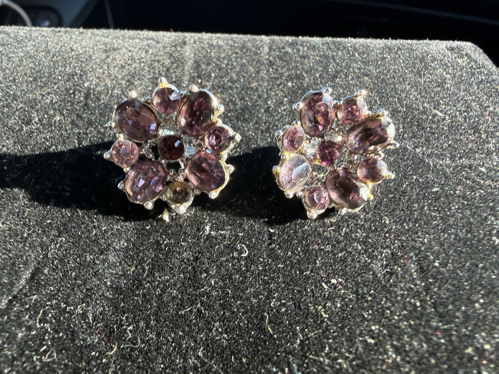 Vintage Purple Rhinestone Clip On Earrings Silver Tone Floral Cluster 1″ Jewelry