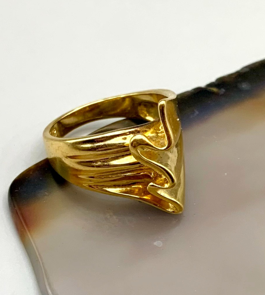 925 Sterling Silver Gold Vermeil Ring Sz: 7.5 Ribbon Wave Design UTC Vintage Y2K