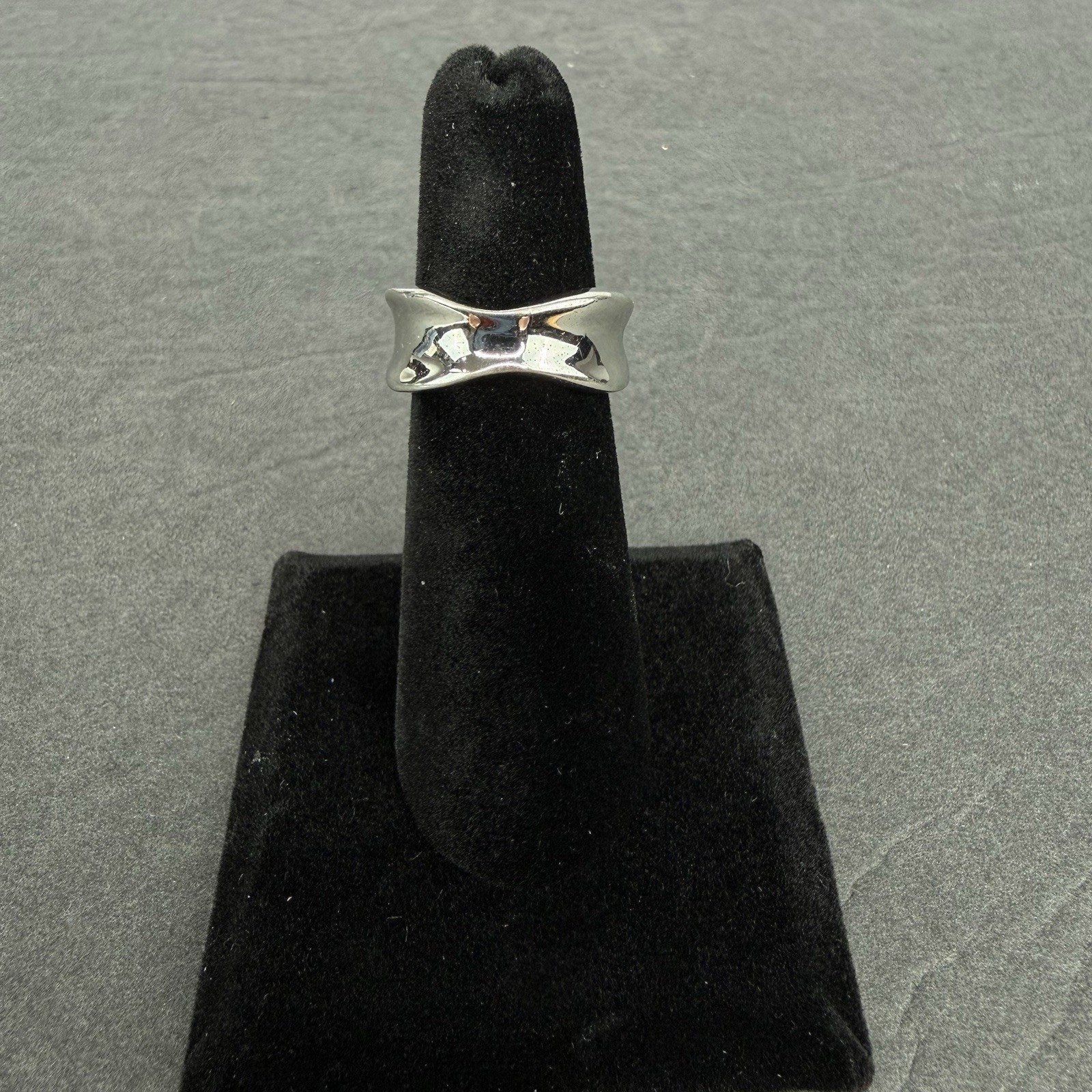 Lia Sophia “Capricious” Silver Tone Shiny Wavy Style Band Ring Size 6