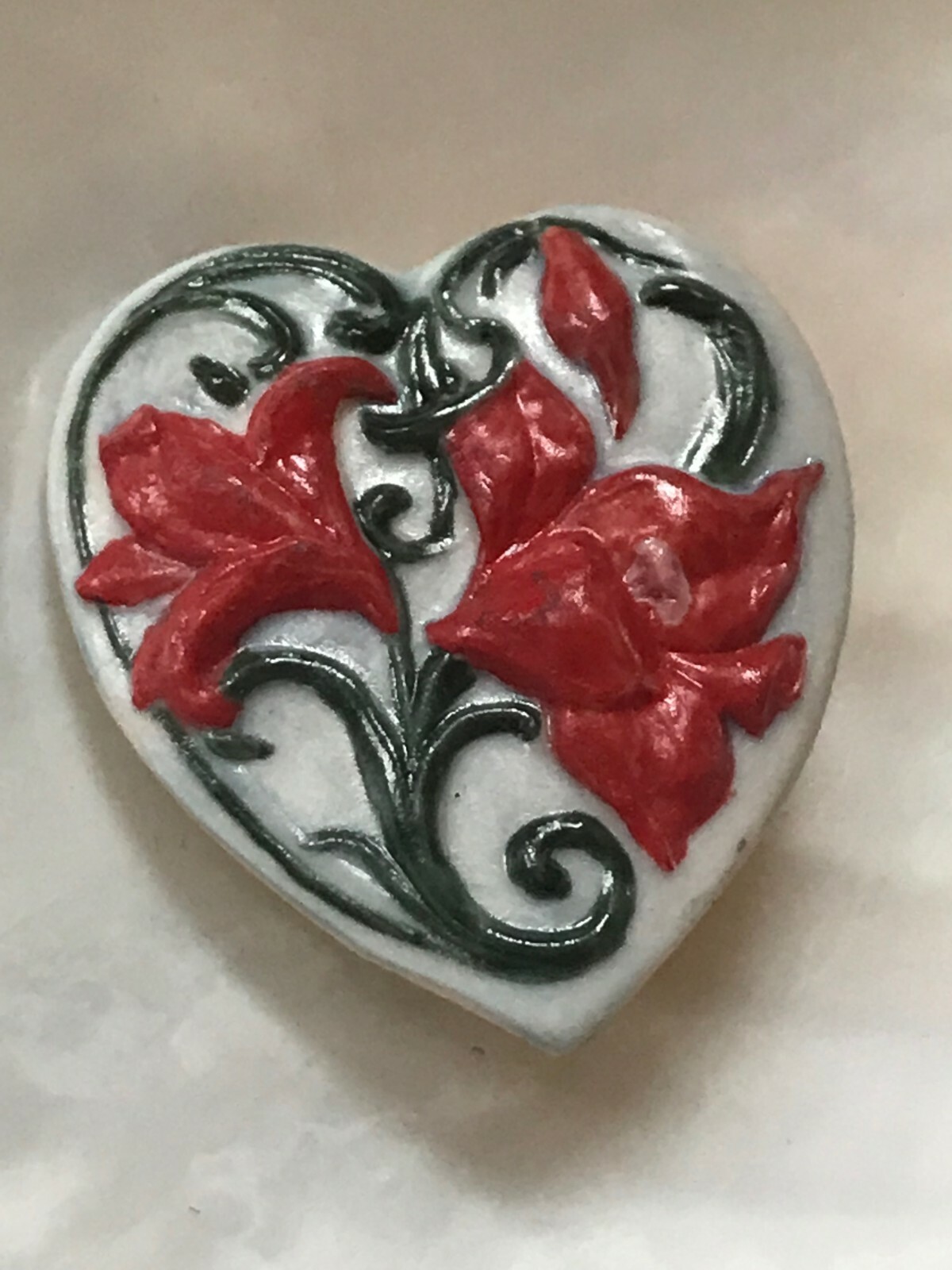 Estate Painted Ceramic Heart with Red Flowers Pin Brooch – 1 and 3/8th’s x 1.25