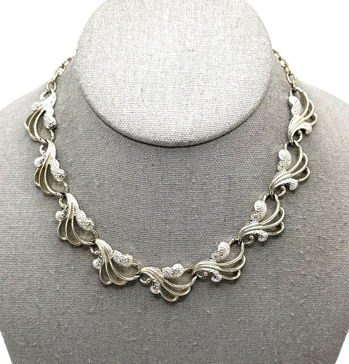Vintage Sarah Coventry Frosted Feathers Choker Necklace Silver Tone 15″ -17″ MCM