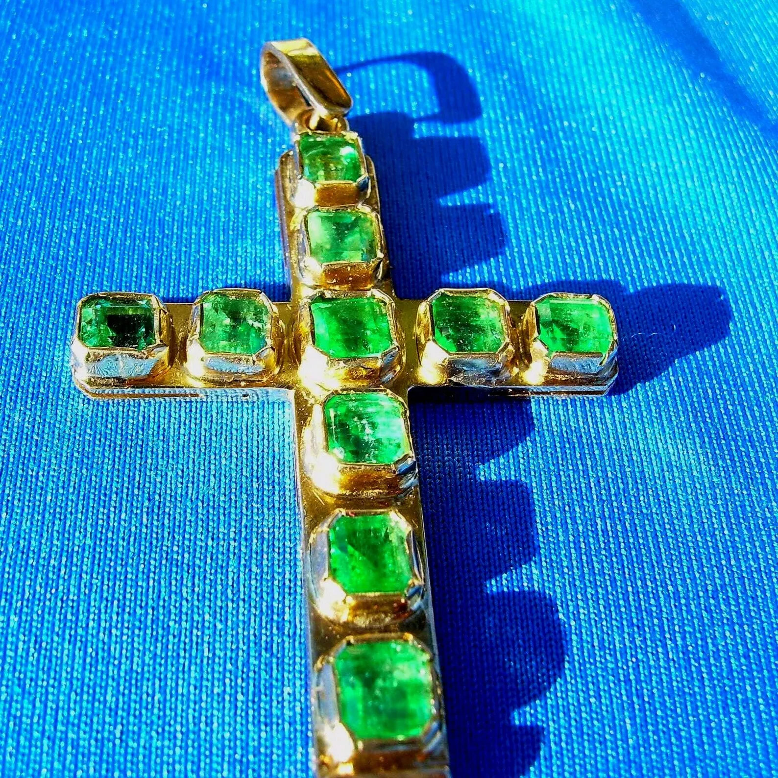 Original EARTH MINED EMERALD Deco Cross Pendant Elegant SOLID 18K GOLD Medallion