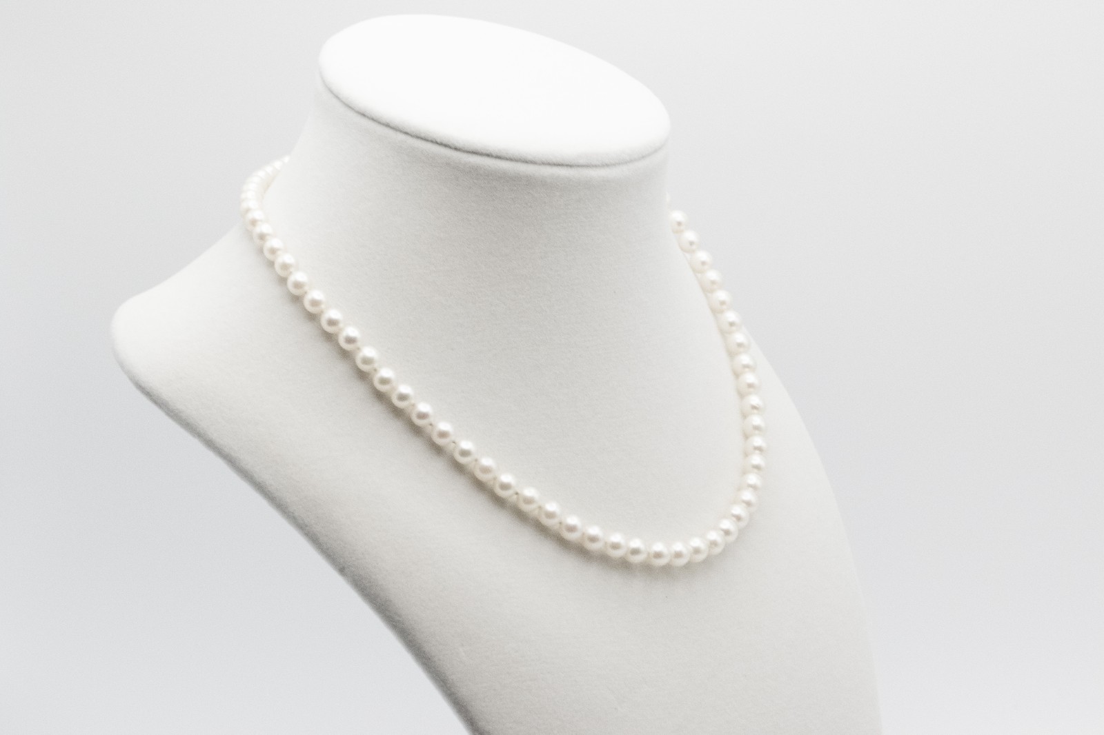 14K White Gold White High Luster Pearl Necklace Strand Classic Vintage Bridal