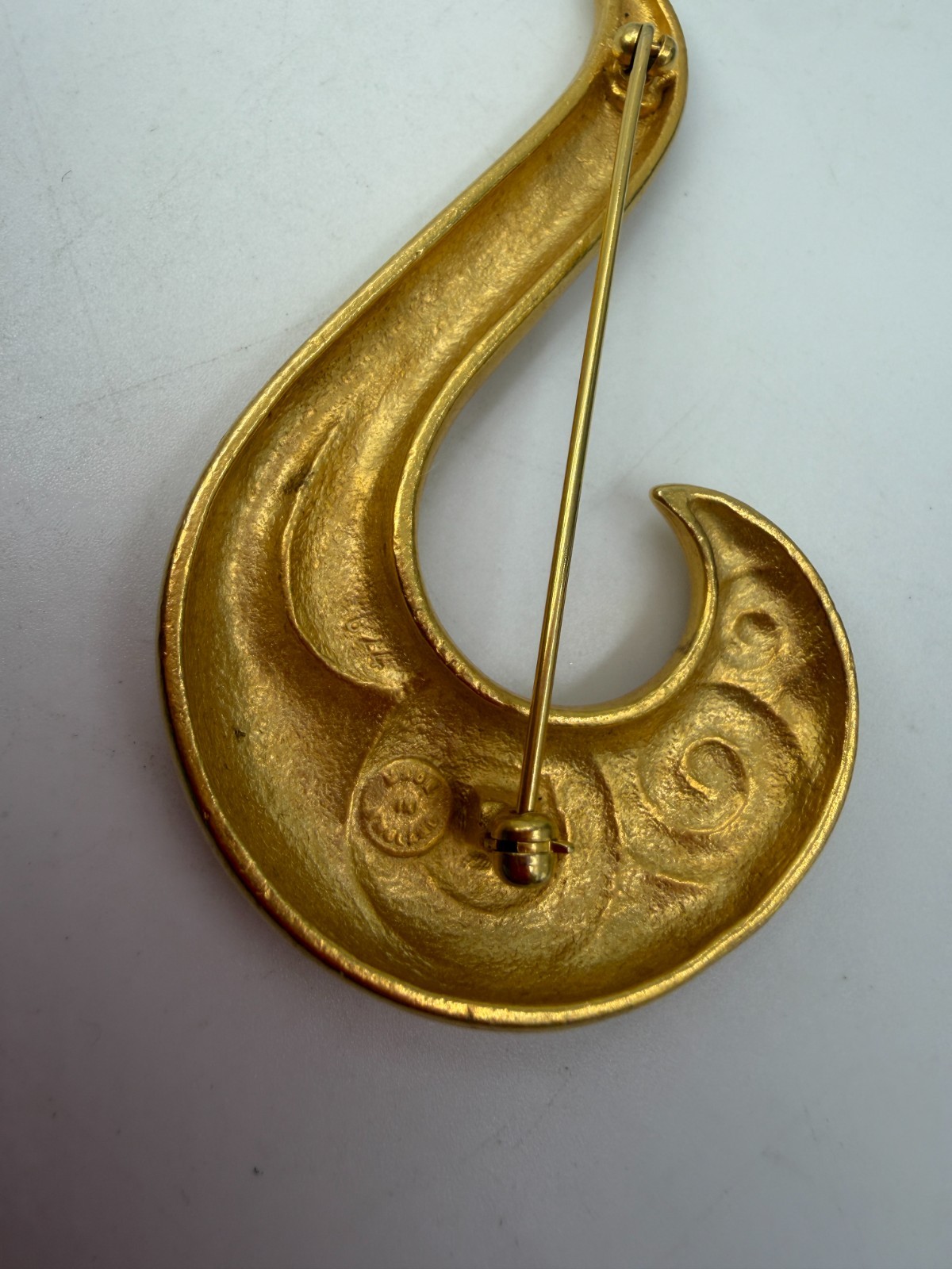 Vintage Brooch Wave Wind Made in England Heavy Goldtone Metal Matte 90s