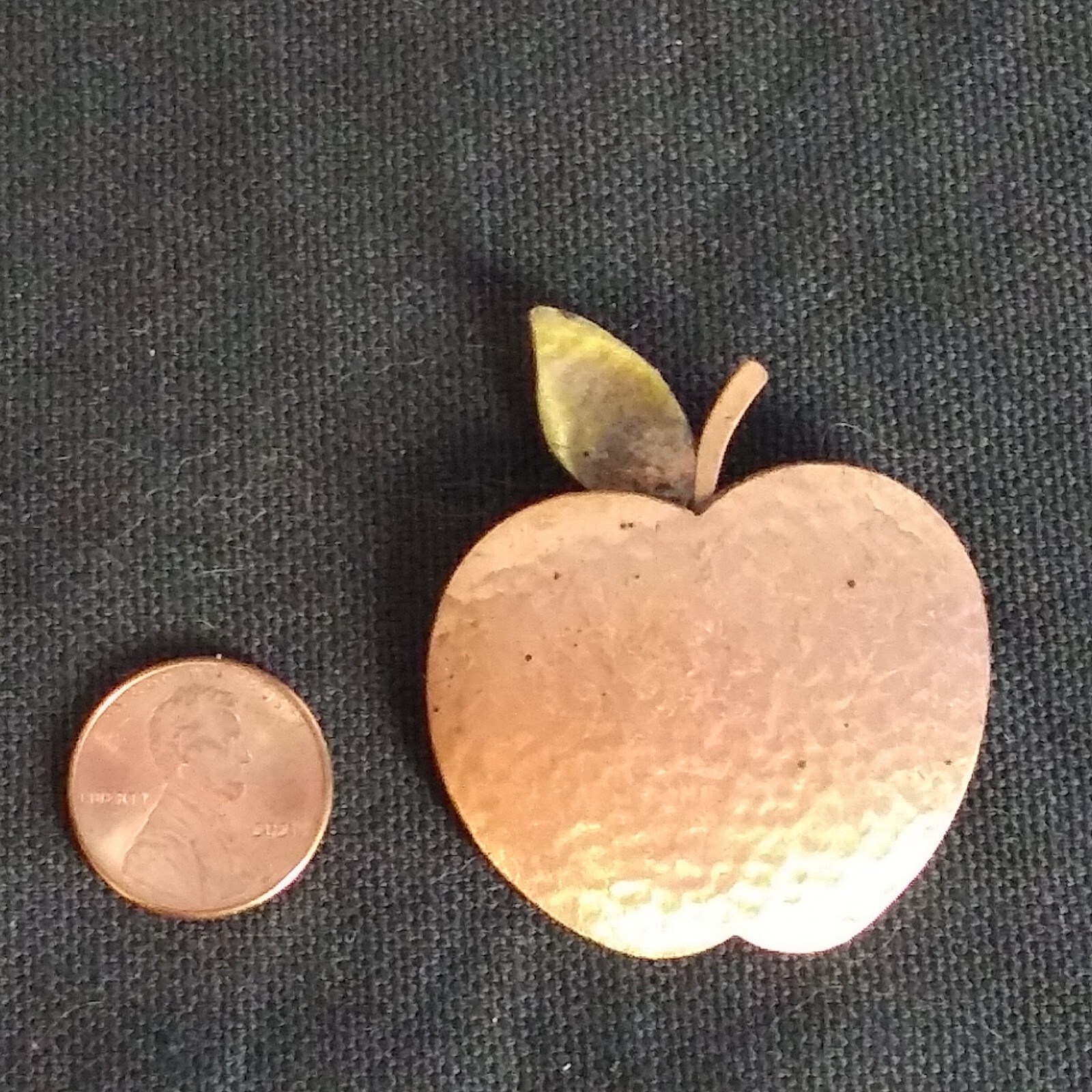 Vintage Hammered Copper Apple Brooch Pin Enamel Green Leaf EUC approx 1.5″ x 2″