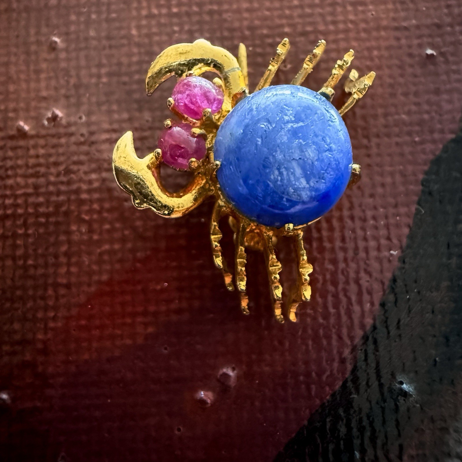 Vintage Jelly Belly Gold Plated Star Sapphire Ruby Eyes Crab C Clasp Pin Brooch