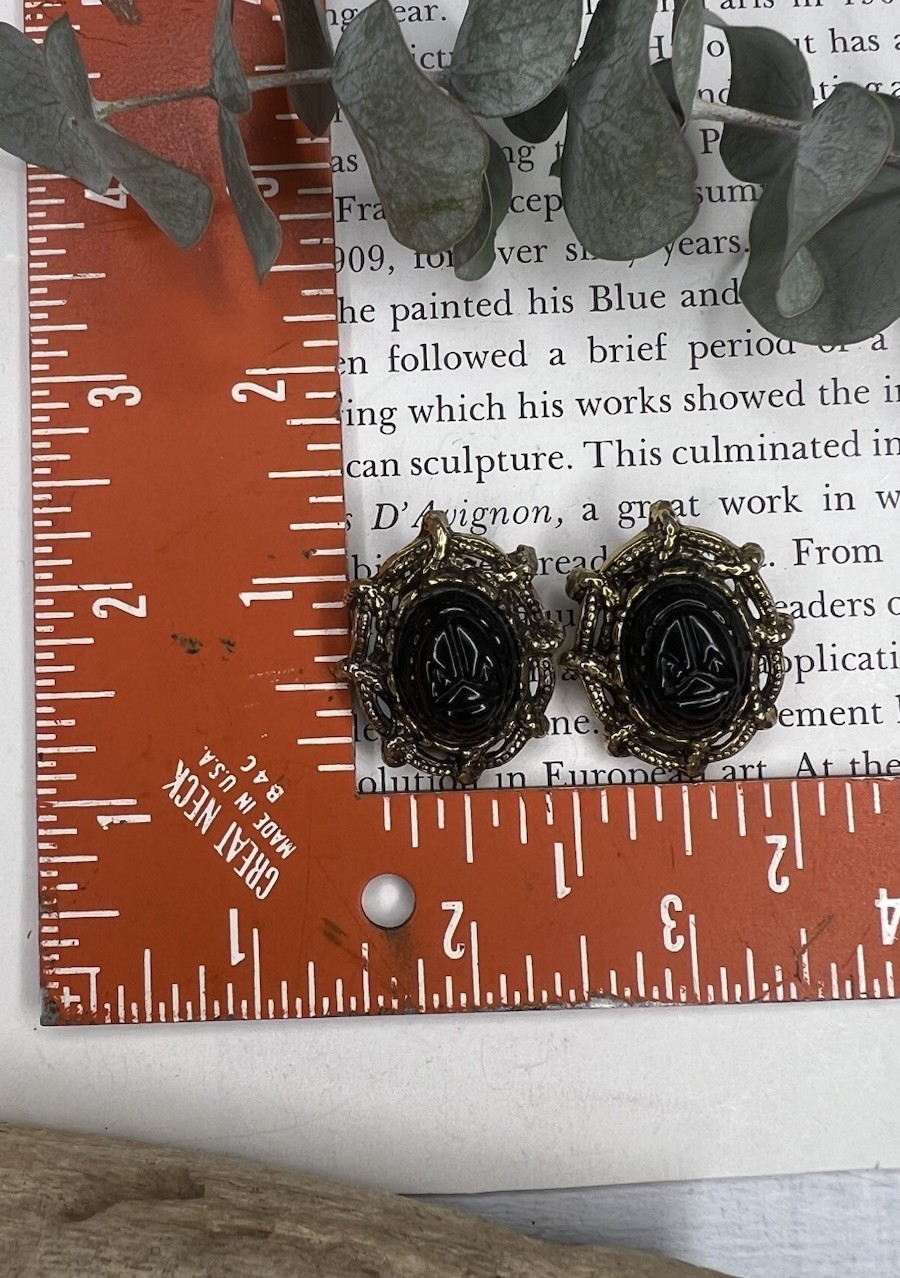 Vintage Oval Clip On Earrings Scarab & Brass Tone 60s Egyptian Revival Jewels 🖤