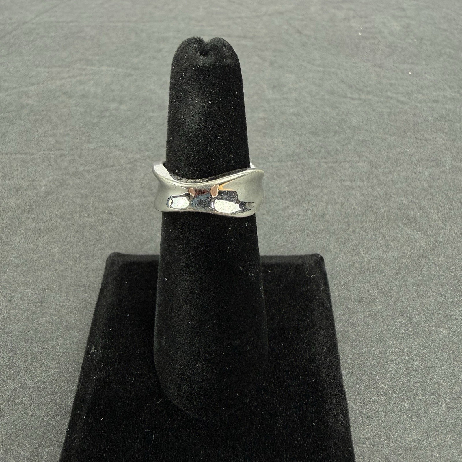 Lia Sophia “Capricious” Silver Tone Shiny Wavy Style Band Ring Size 6