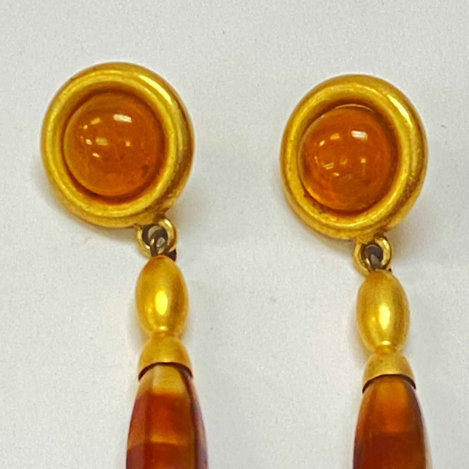 Vtg Gold Tone Orange Honey Amber Torpedo Teardrop Pendulum Dangle Drop Earrings
