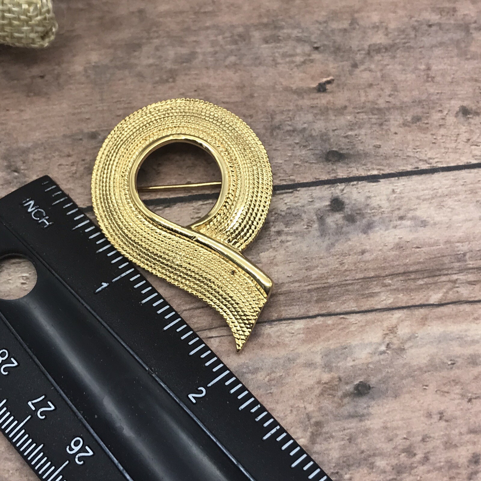Vintage Napier Gold Tone Brooch Pin Textured Swirl Ribbon 2″