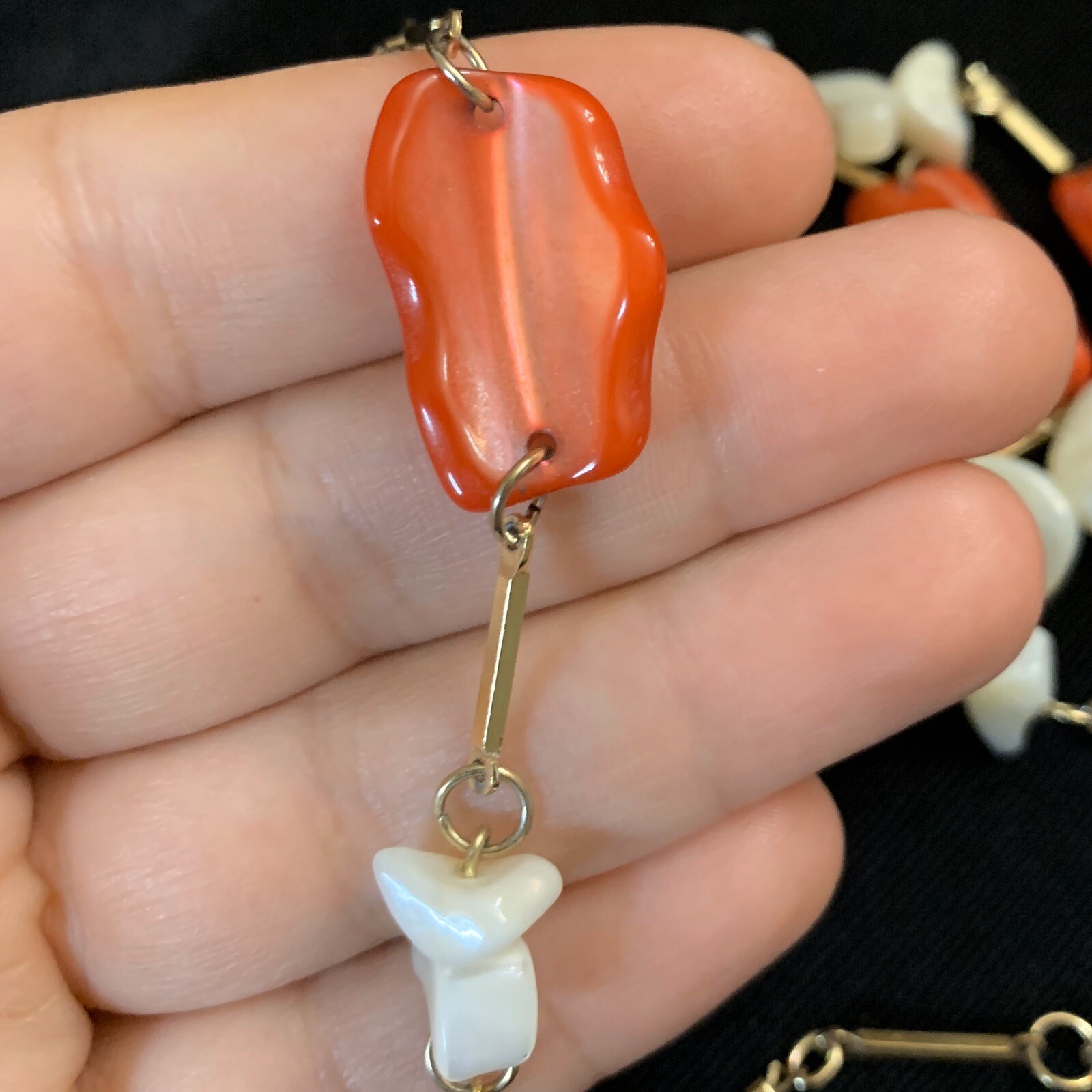 Vtg Red Mother Of Pearl MOP Shell Gold Tone Bar Link Necklace 26” Shell Station