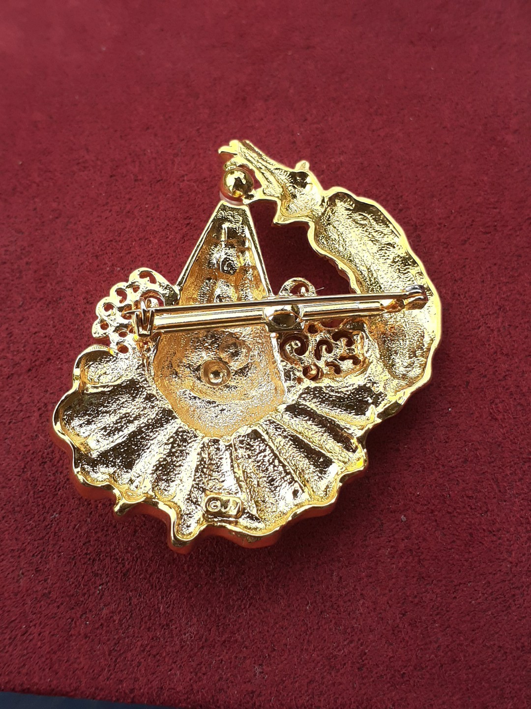 Vintage Signed JJ Goldtone Faux Pearl Clown Face Brooch Pin Fashion Jewelry
