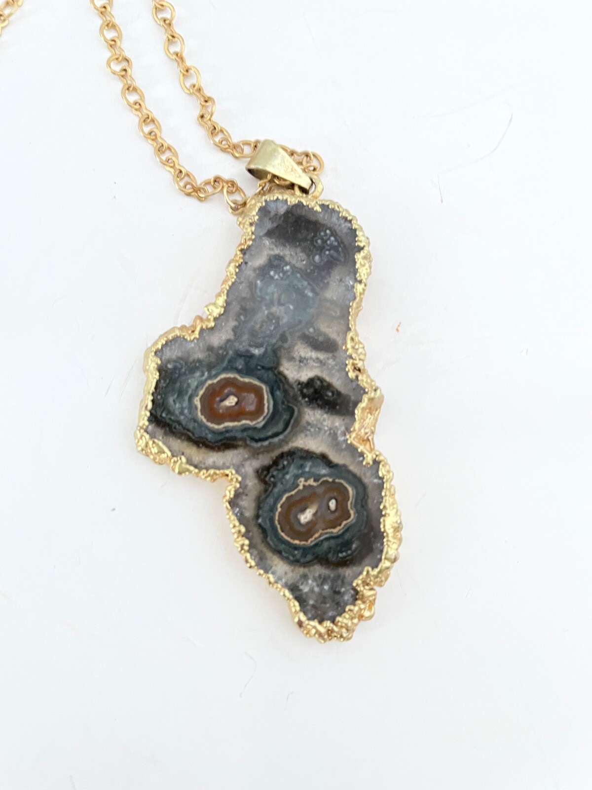Whitley V Gold Tone Necklace Brown Agate Geode Slice Pendant 30″ VINTAGE DS103