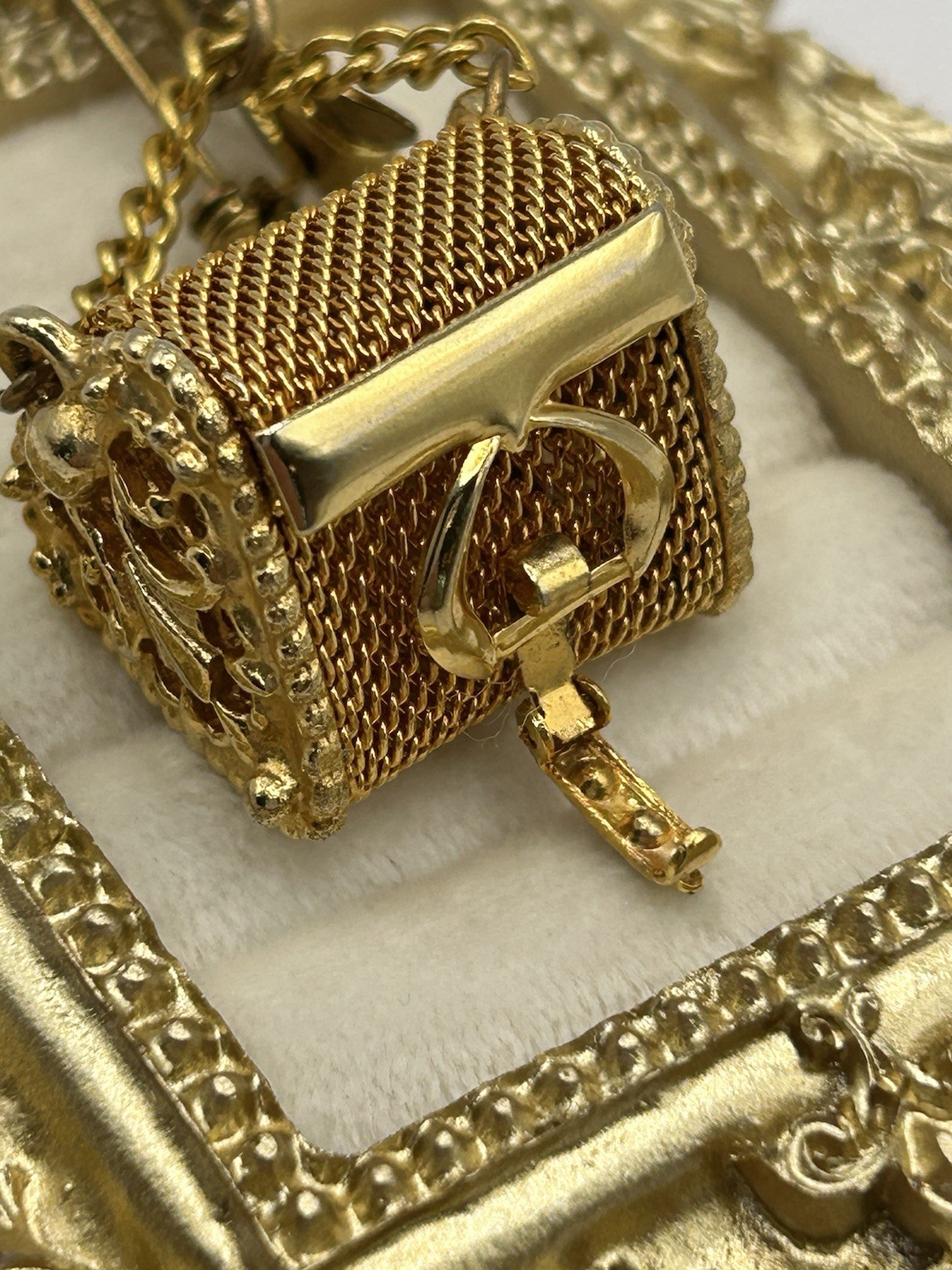 Vintage Gold Mesh Mini Coin Purse Brooch Bow Blue Charm Cottagecore Romantic Fun