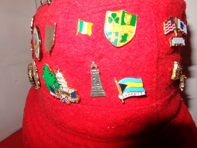 69 PIECE VINTAGE US STATE SOUVENIR PIN & BROOCH COLLECTION + HAT AND HEAD #L 104