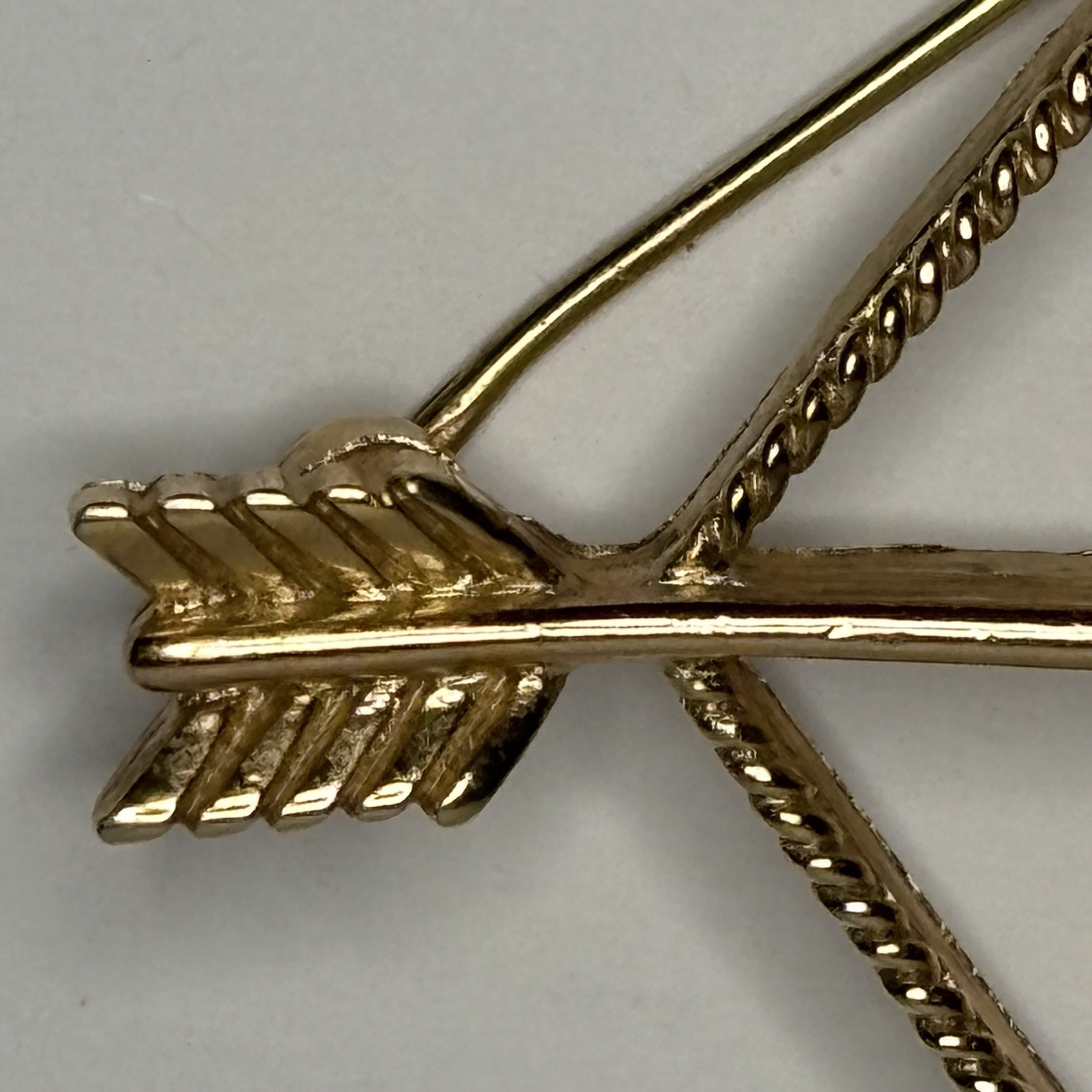 Crown Trifari Signed Vintage Textured Gold Tone Bow & Arrow Brooch Pin