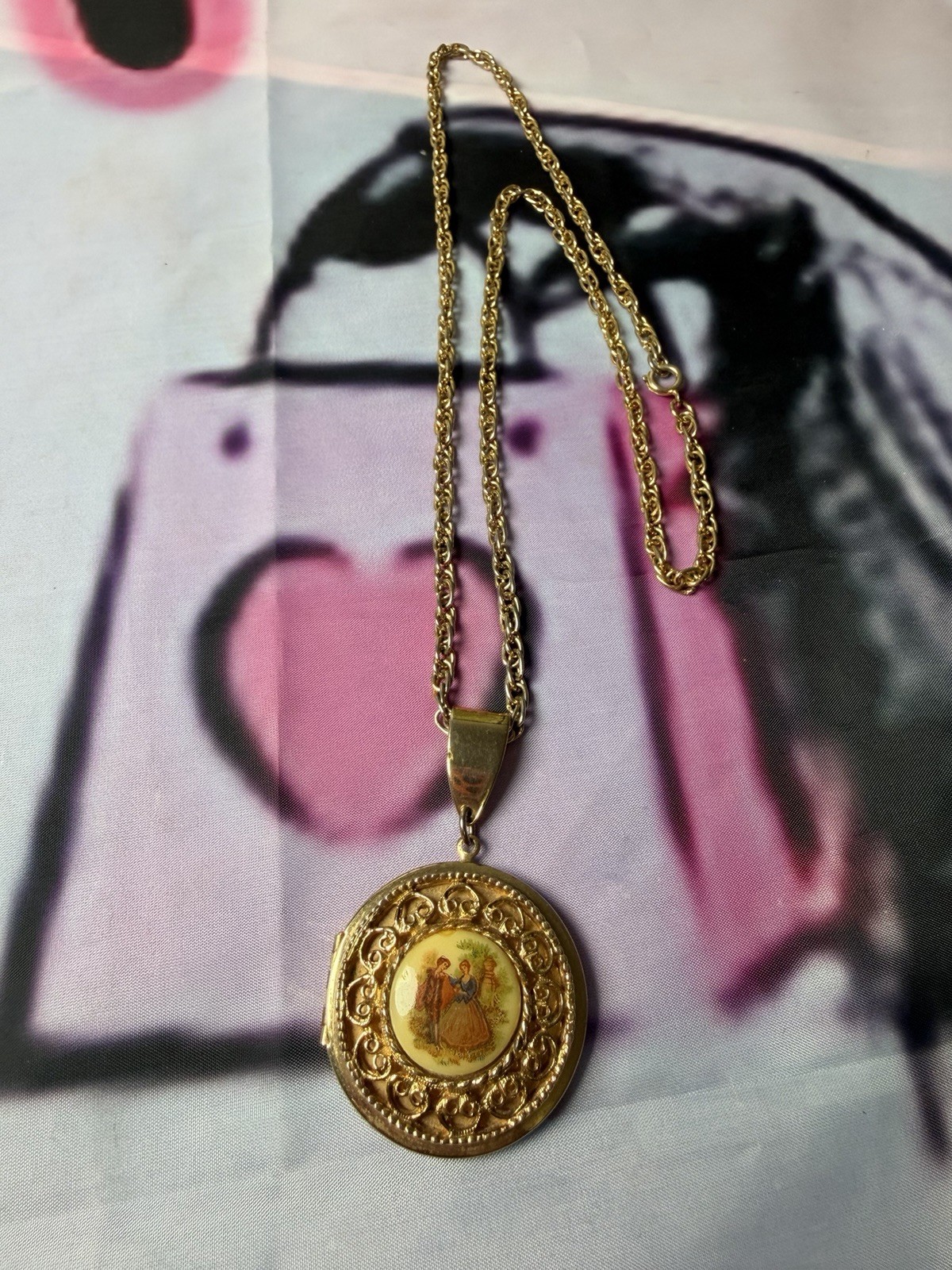 Vintage Fragonard Courting Couple Locket Necklace Gold Tone Filigree 24″