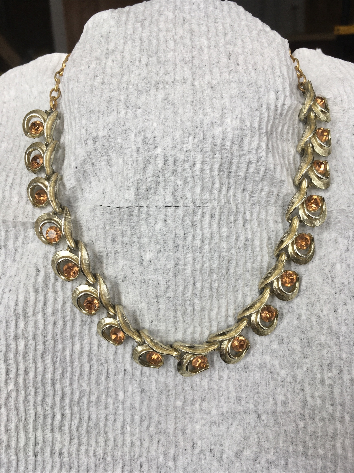 Vintage Gold Tone With Peach/Lite Brown Stones Adjustable Necklace 14.5”