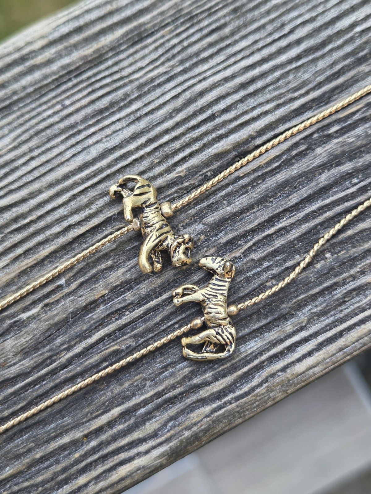 Vintage Animal Charm Long Necklace Gold Tone Safari Zoo Monkey Elephant Giraffe