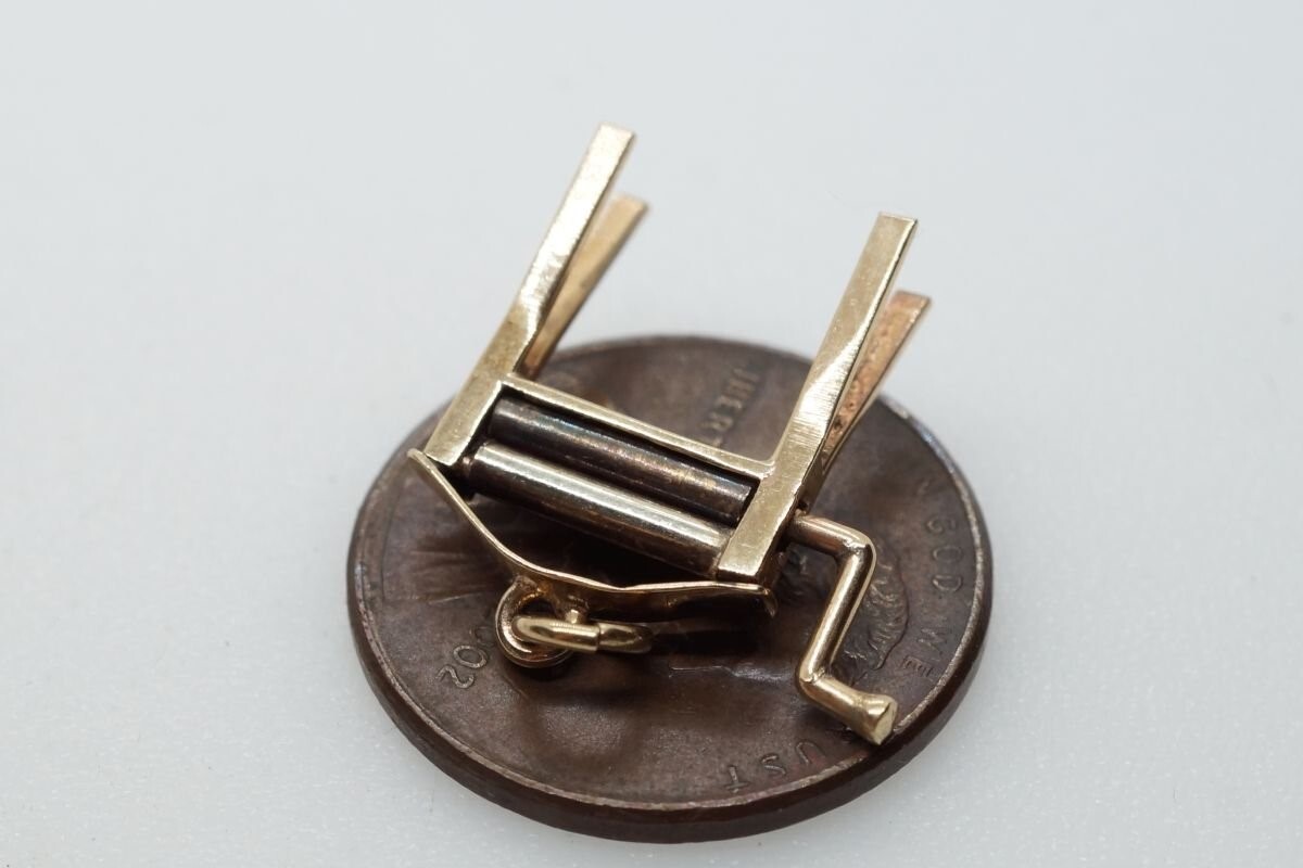 VINTAGE ENGLISH 9 CARAT GOLD ARTICULATED MANGLE CHARM c1970’S