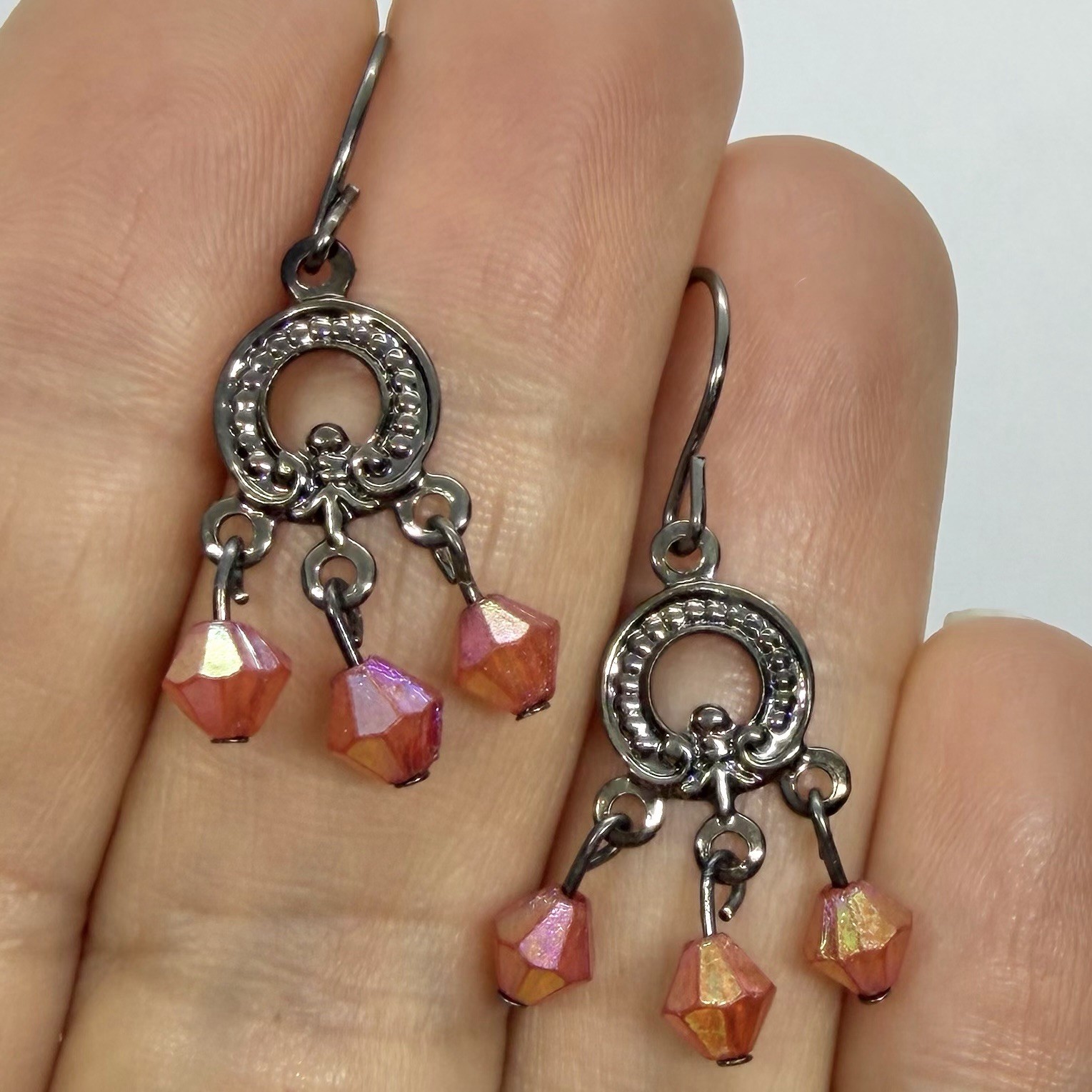 Vtg Boho Goth Gunmetal Pink Iridescent Lucite Bead Chandelier Earrings Petite