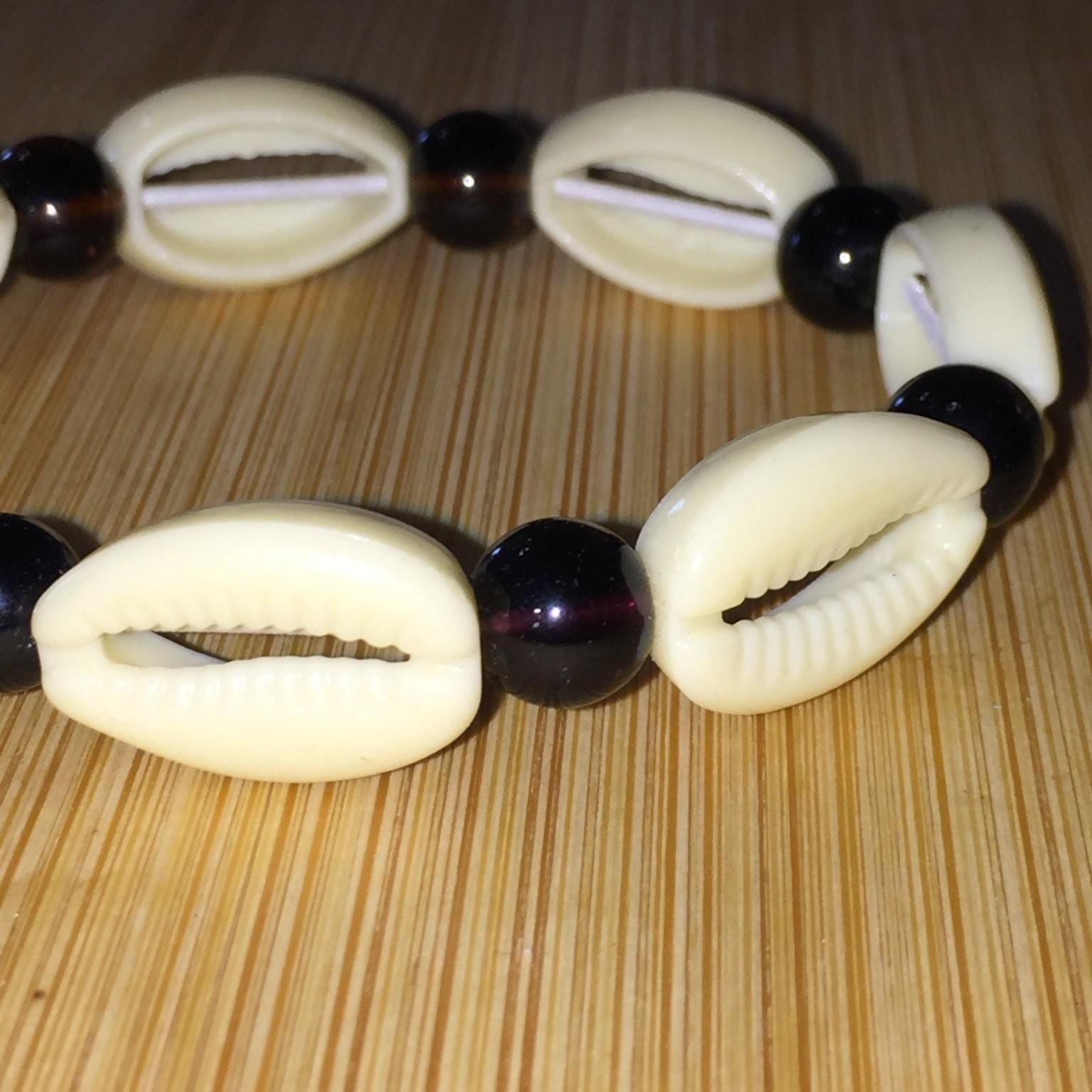 Cowrie Shell Beaded Stretch Bracelet Cream Brown Acrylic Fashion Vintage