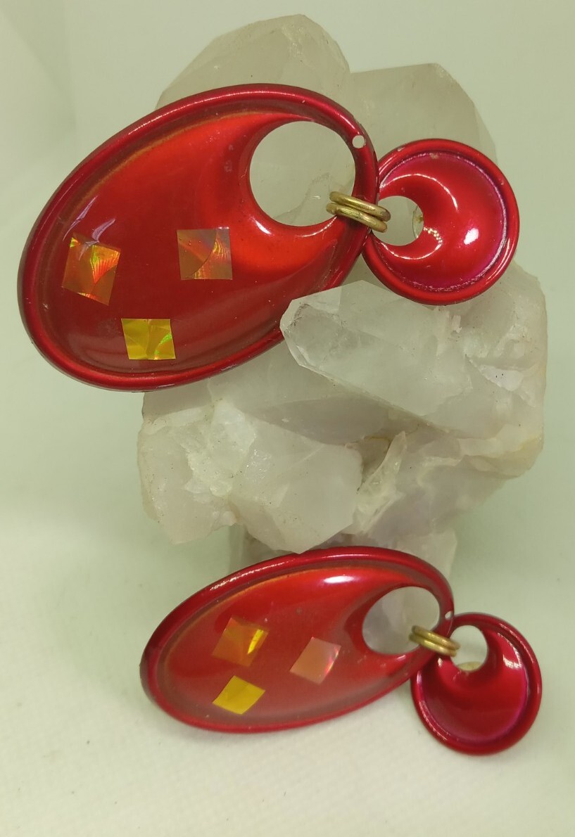 1980’s Vtg Earrings Door Knocker Candy apple Red Hologram Design GoGo Girls Glam