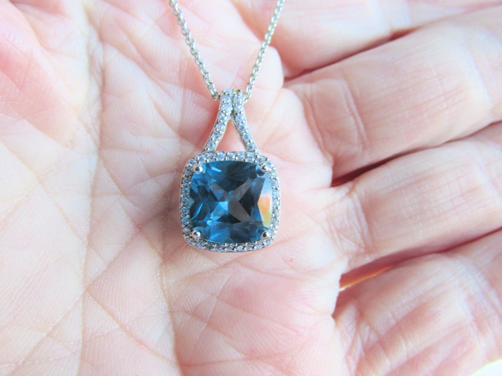 Stunning Sapphire Blue Cushion Cut CZ Cubic Zirconia Pendant Necklace Silverplat