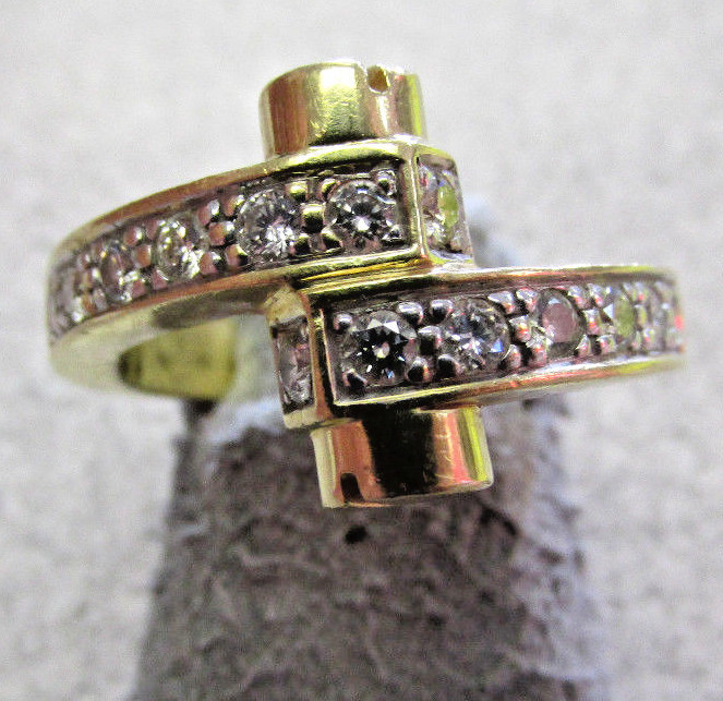 Beautiful 18k Gold 1.00 ctw. VS1-G Modern Diamond Ring size 7.75 Make Offer