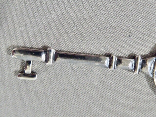 VINTAGE STERLING SILVER CZ KEY CZ PENDANT 5/8″ BY 2″ STERLING SILVER PENDANT