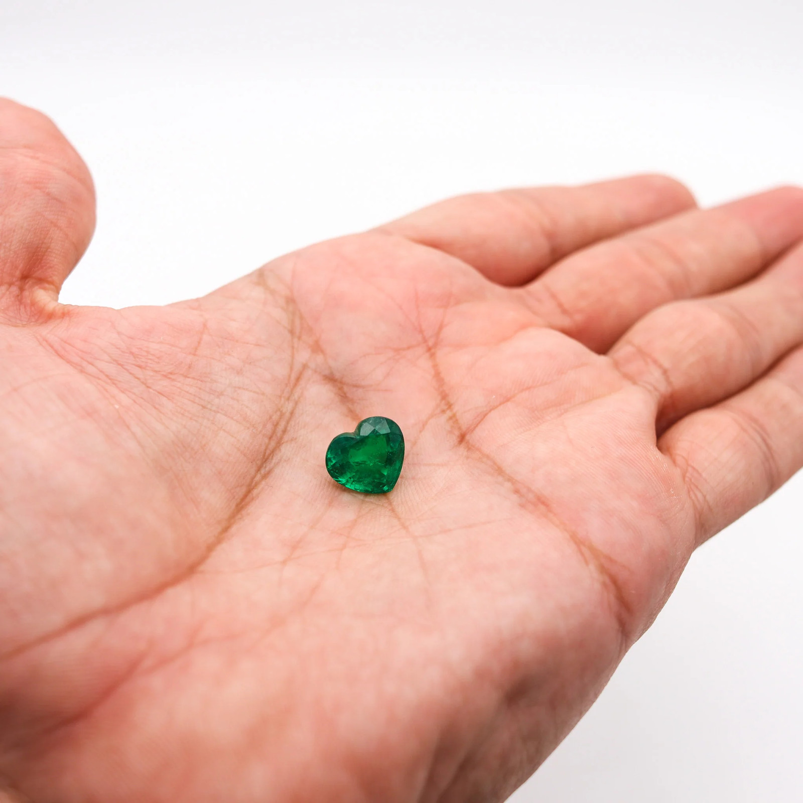 GIA CERTIFIED Emerald Heart Shape Vivid Green 5.07 Carats GIA-5222946776
