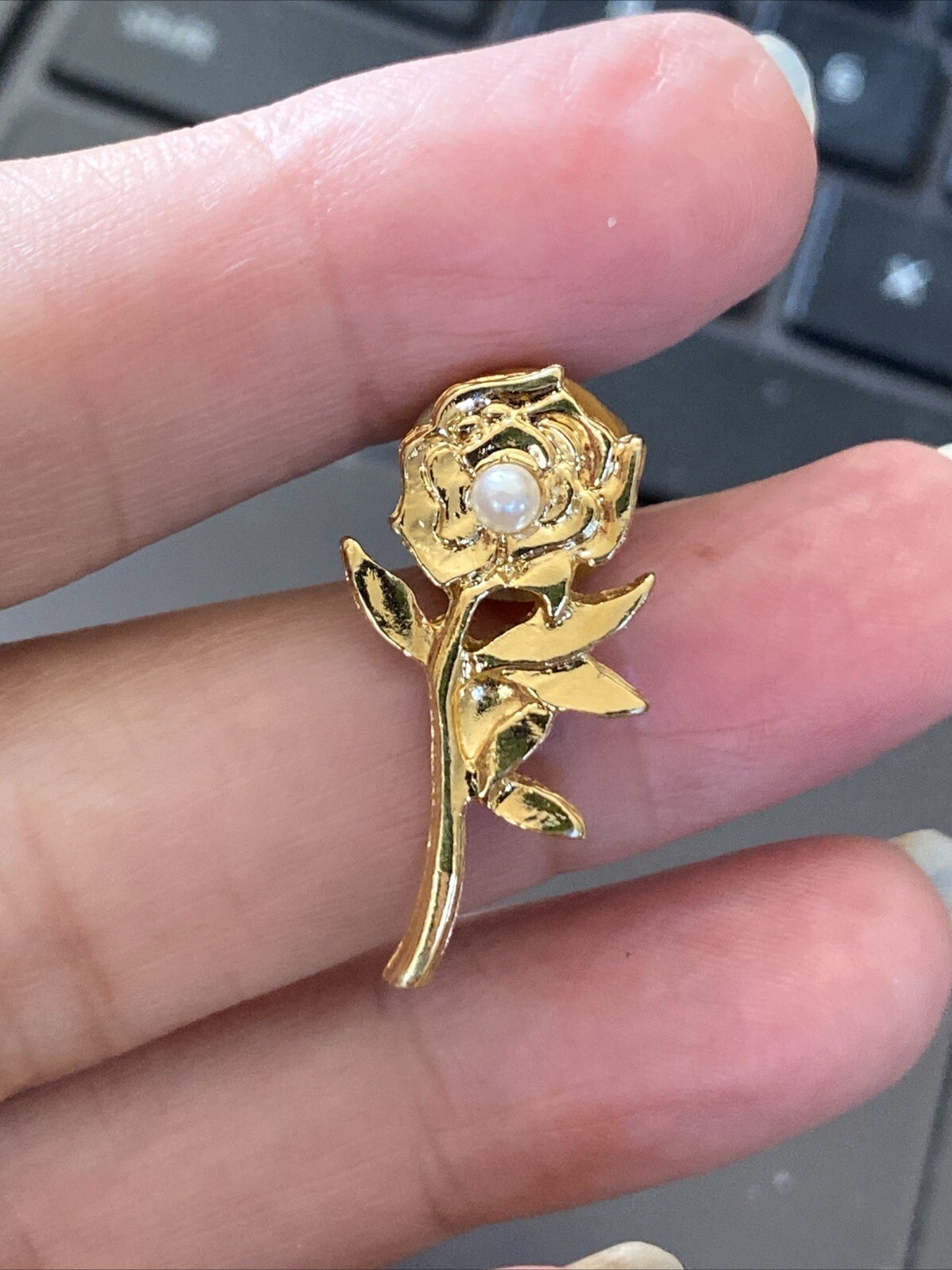 Vintage Rose W Faux Pearl Hat LAPEL PIN • TIE TACK