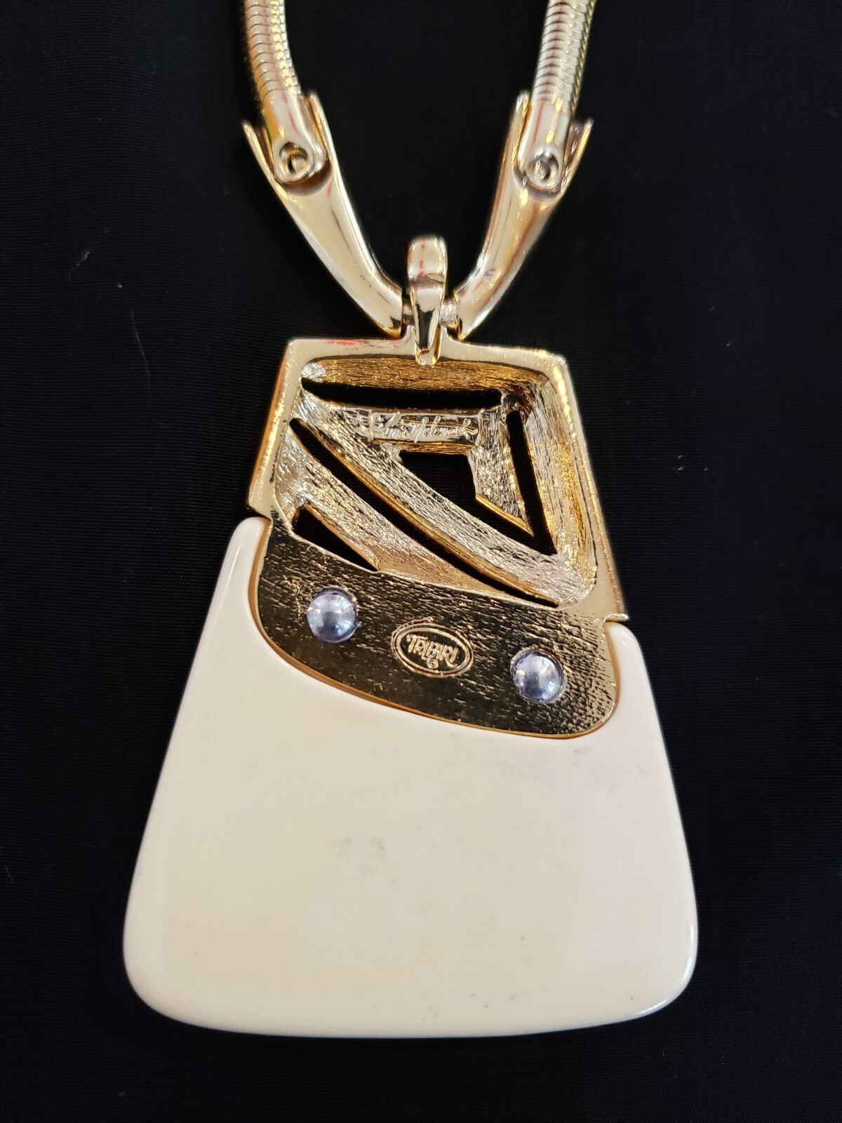 Vintage Gold Tone TRIFARI Kunio Matsumoto Ivory Lucite Pendant Necklace