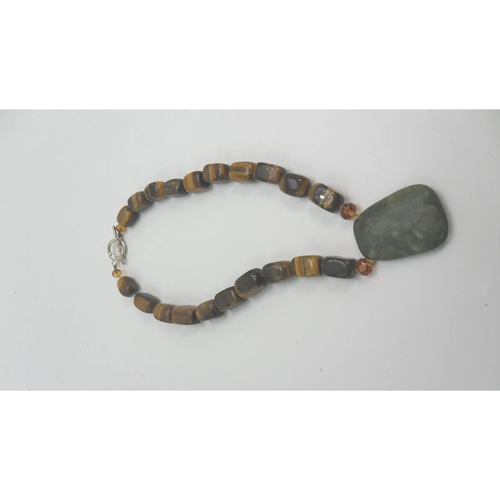 Stunning Vintage Tiger Eye Square Cut Jade ? 17″ Necklace Choker