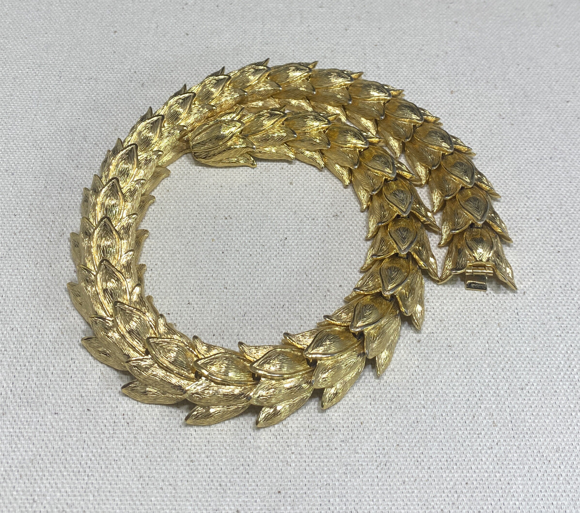 Necklace Heavy Gold Tone Floral Necklace Choker Flower Chain Link 16.5 in