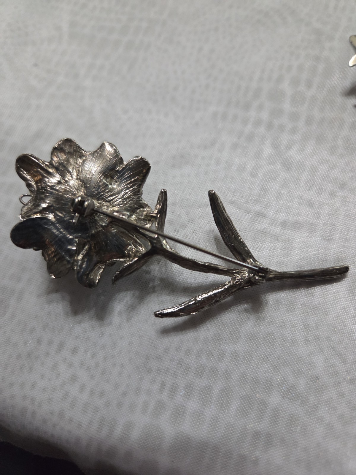 Lot Of 4 Brooches 1 Coro 3 Unbranded Flowers And Bow Excellent Condition…