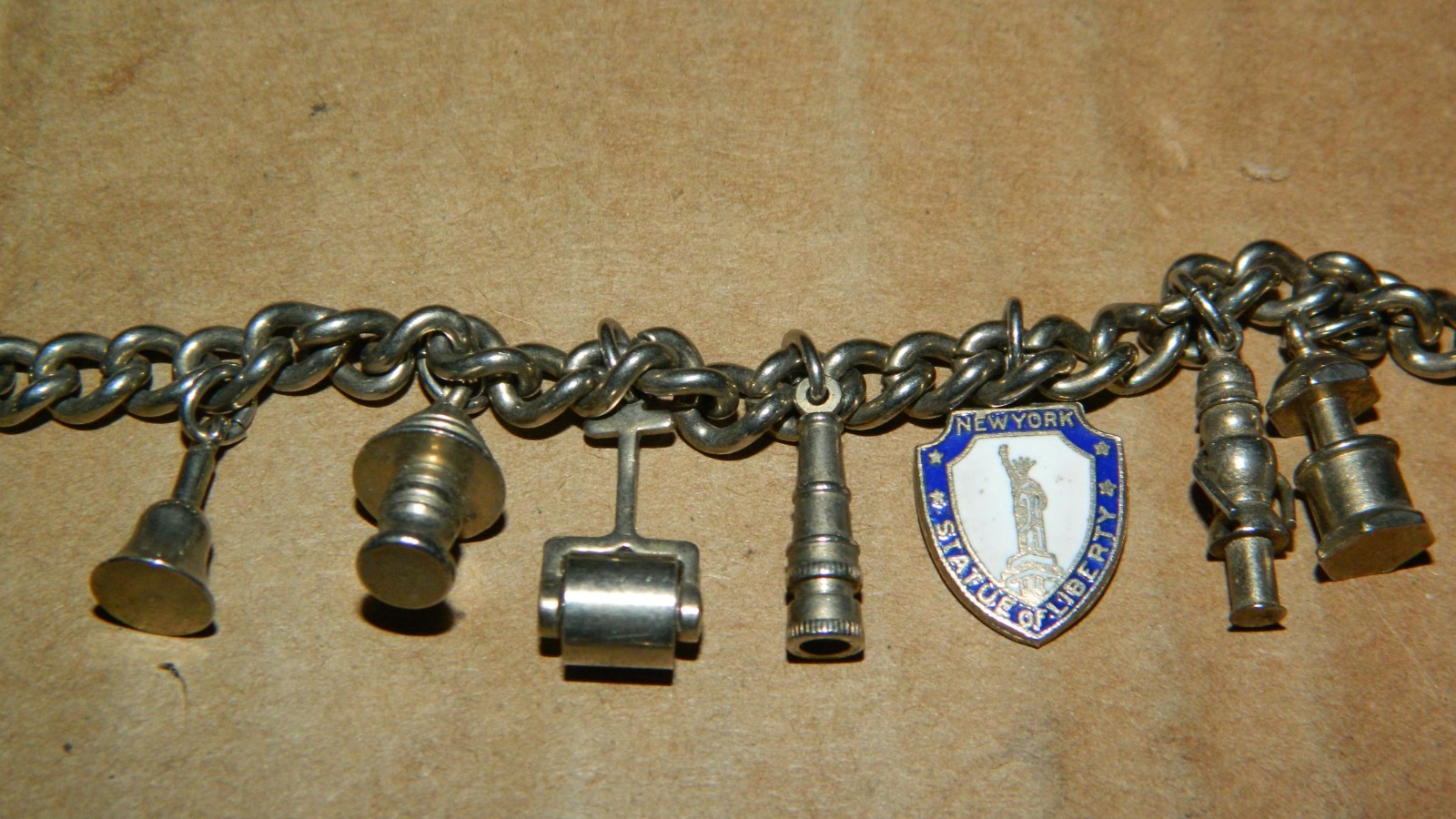 2 VTG WOMENS GIRLS CHARM BRACELETS LOT BUILDINGS WASHINGTON DC? NEW YORK CITY