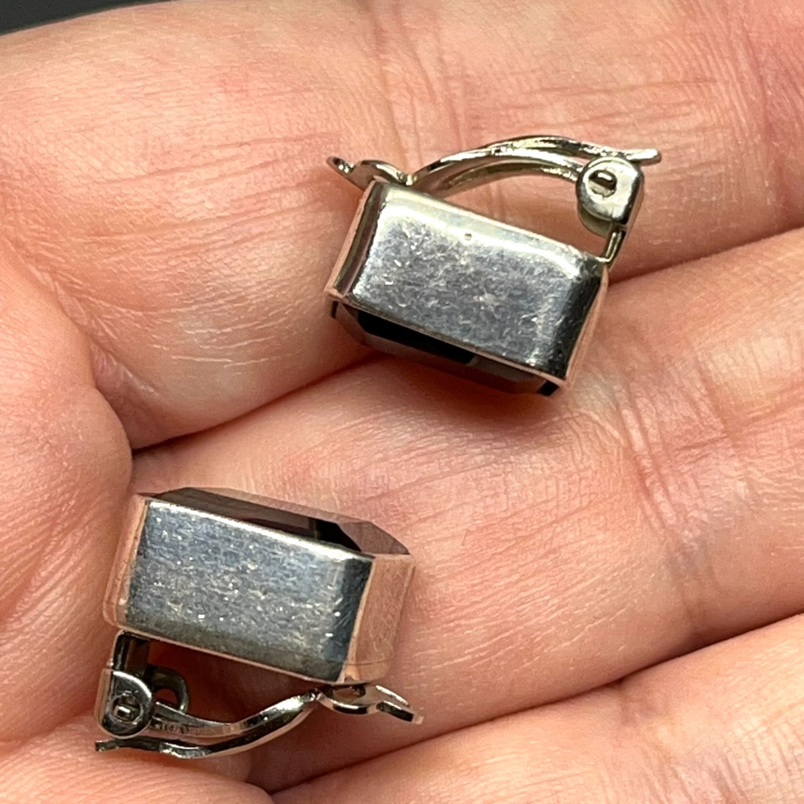 Vintage 1/2″ Square 925 Mex Sterling Silver Sparkling Amethyst Clip On Earrings