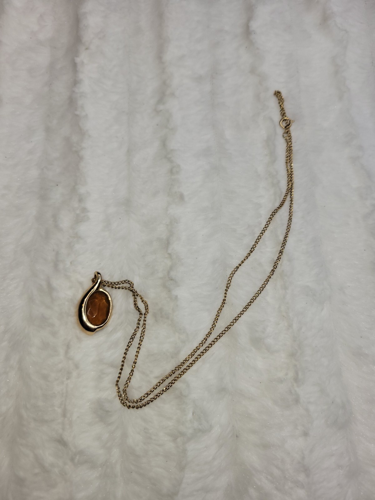 Vintage Gold Tone Tear Drop Pendant With Chain