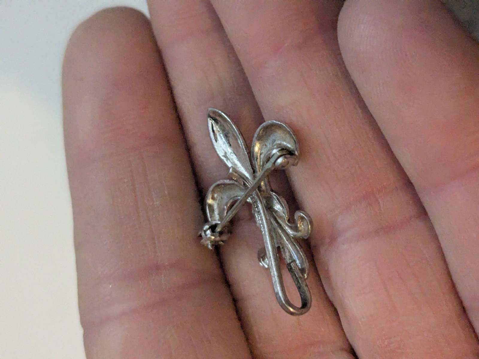 20+ vintage pins, hearts, butterfly,flowers & more