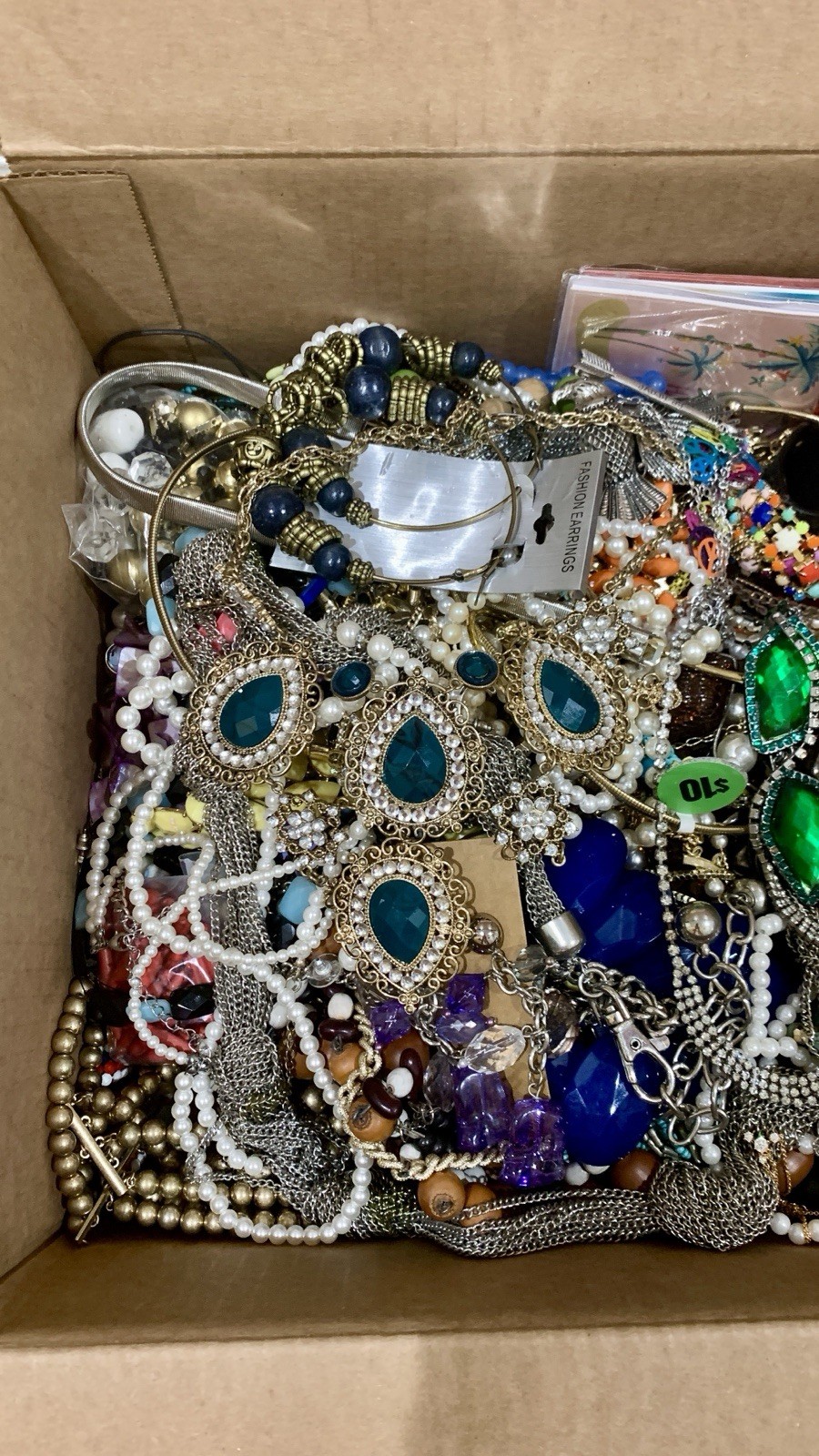 HUGE 19+ POUNDS COSTUME JEWELRY CRAFT WEAR TANGLED JUNK JEWELRY MAKERS LOT# 22