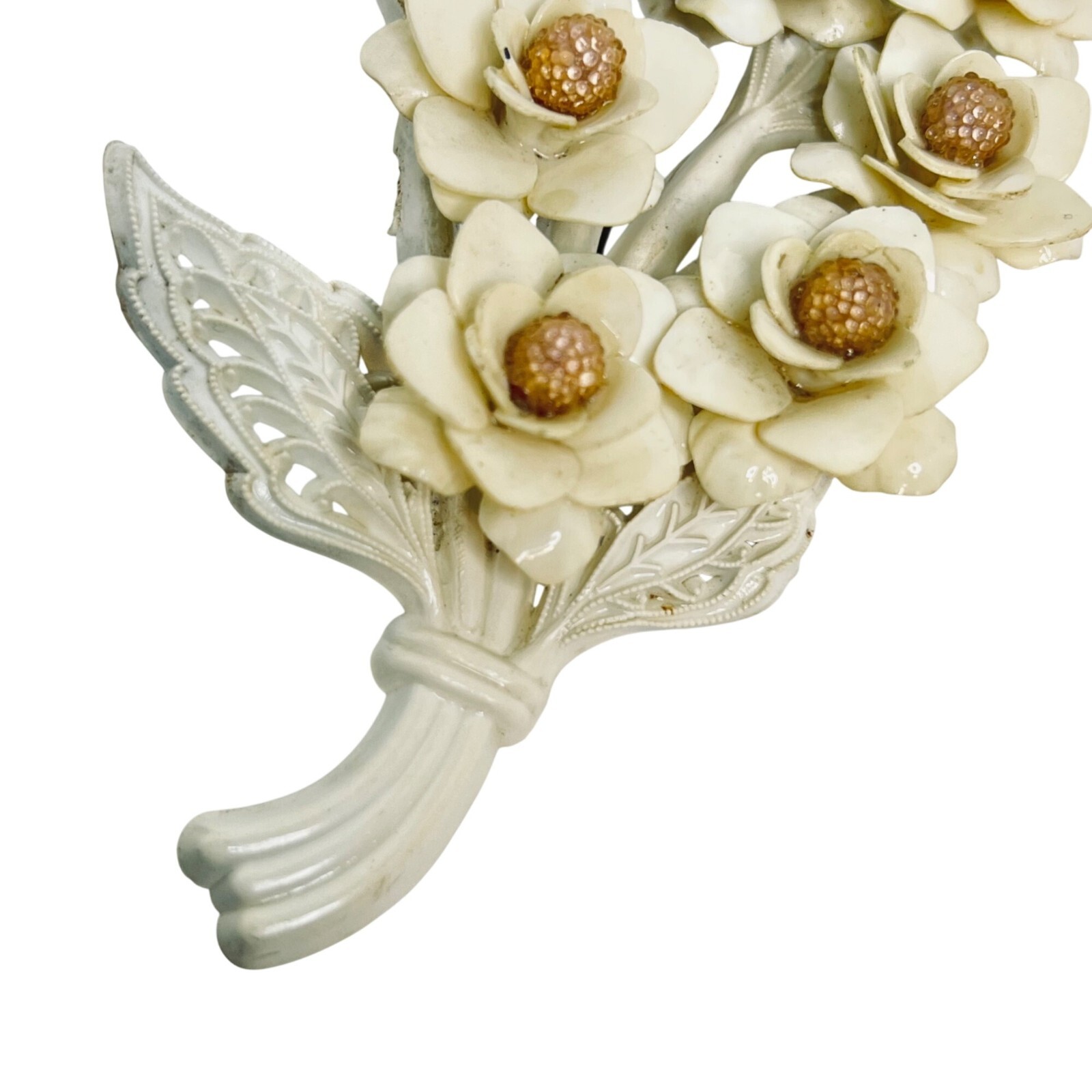 Vintage Pair Of Plastic Flower Brooches With Floral Bouquet & Rose Design (5771)