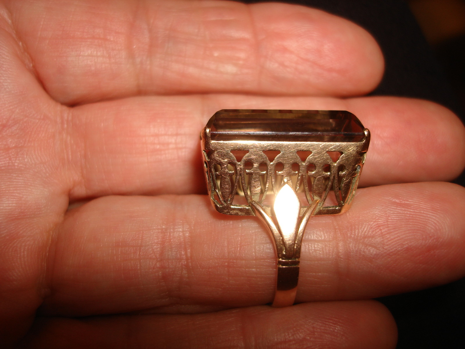 VINTAGE HUGE NICE 14 KARAT YELLOW GOLD HUGE EMERALD CUT SMOKEY QUARTZ RING 9