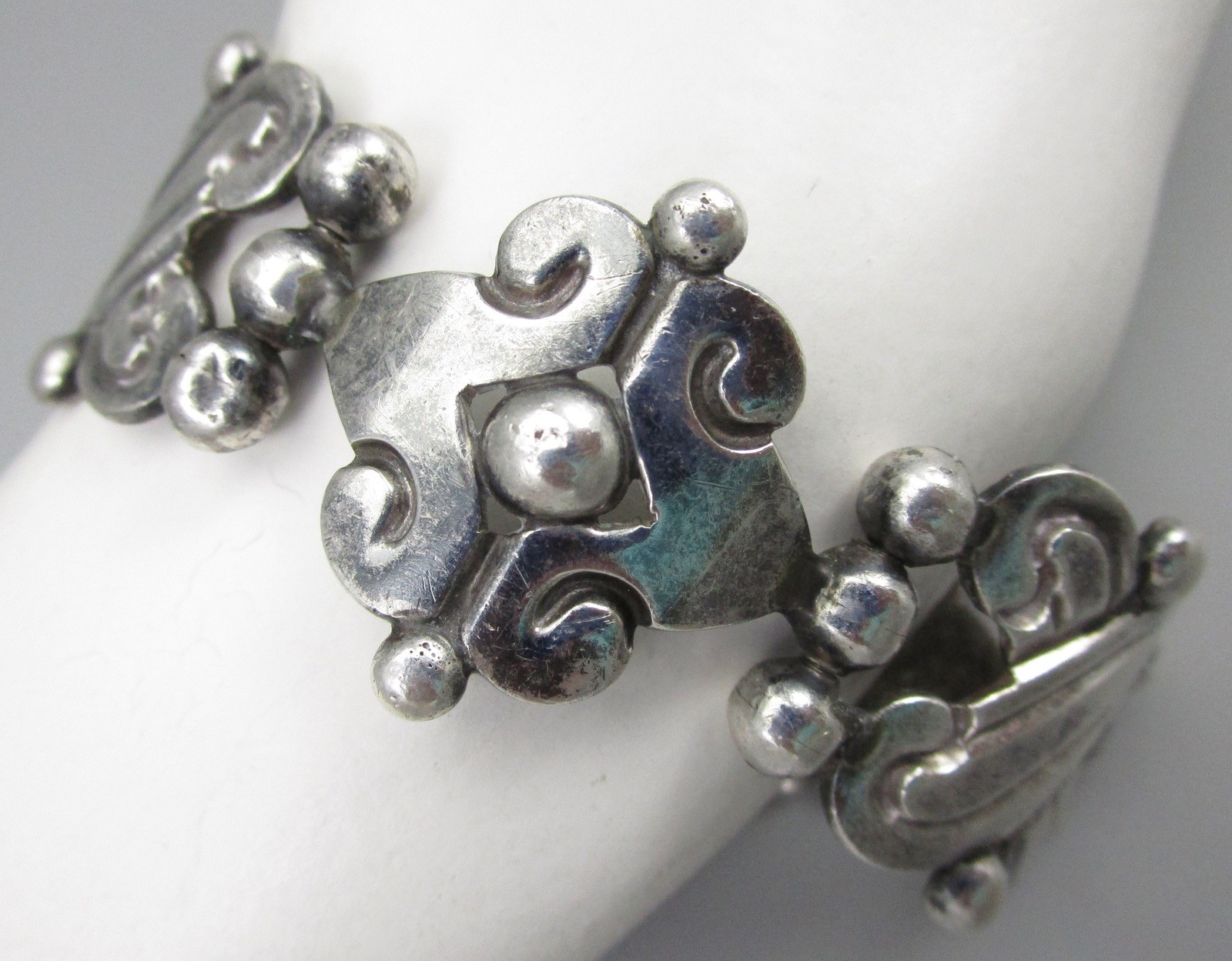 MEXICAN STERLING 980 SILVER “AGUILAR STYLE” MAGUEY BRACELET SIGNED MM – 54G