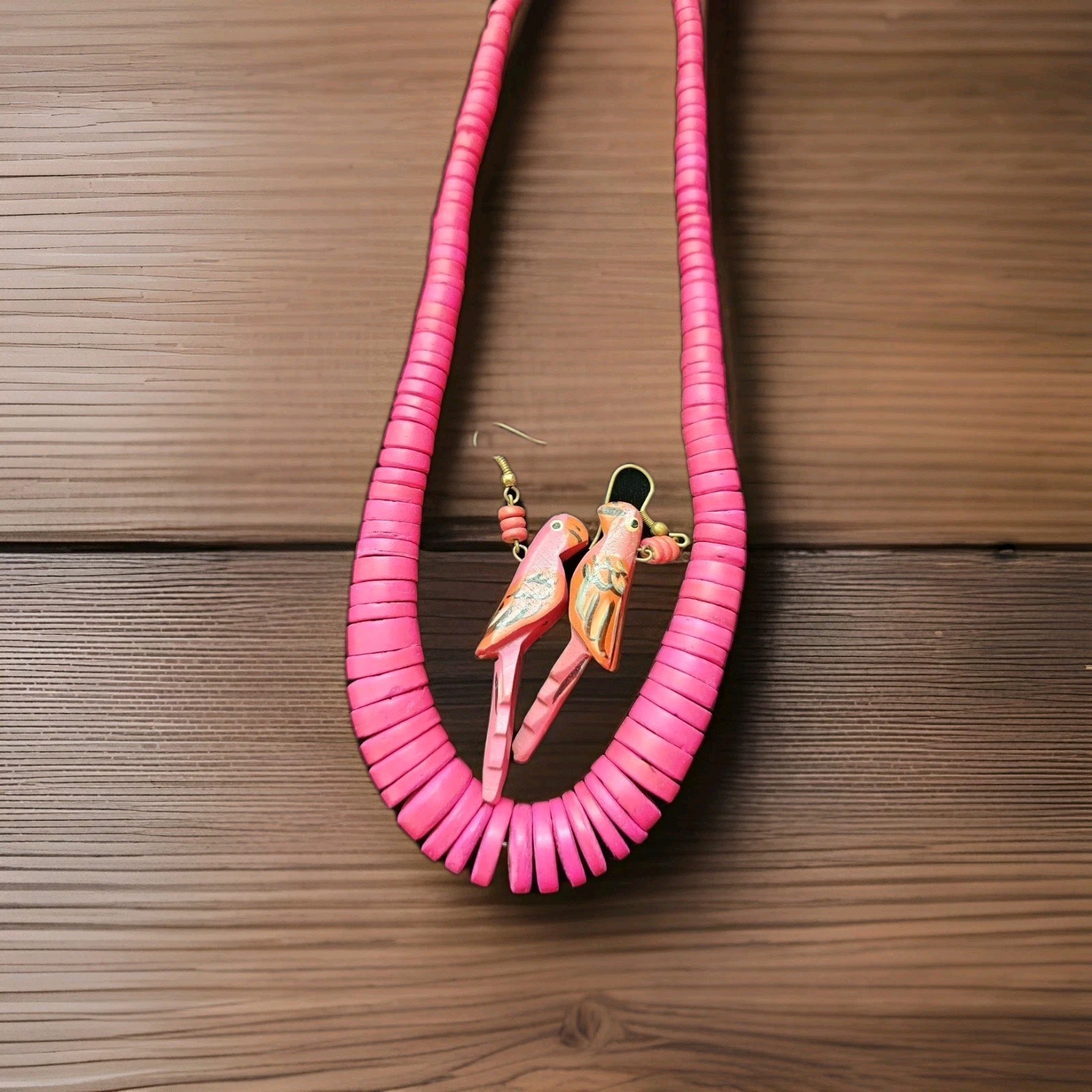 Vtg Wood Flat Pink Bead Necklace Barrell Clasp 17″ Tropical W Parrott Eearings